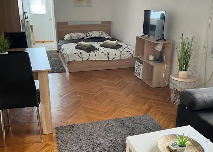 студио рози Appartement Sandanski